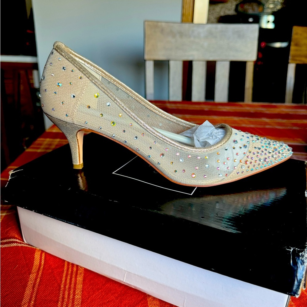David’s Bridal Sparkly Mesh Pumps Size 8.5